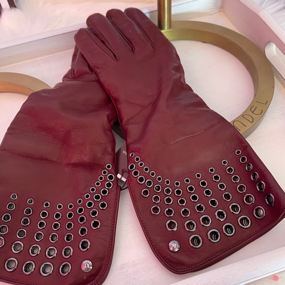 NWT- Henri Bendel gromet leather gloves - Picture 1 of 2